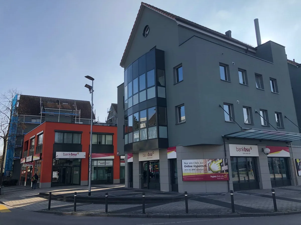 Aussenansicht der Niederlassung der Bank BSU in Dübendorf.